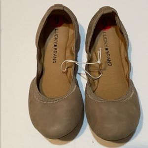 Lucky Brand flat tan shoes size 6M